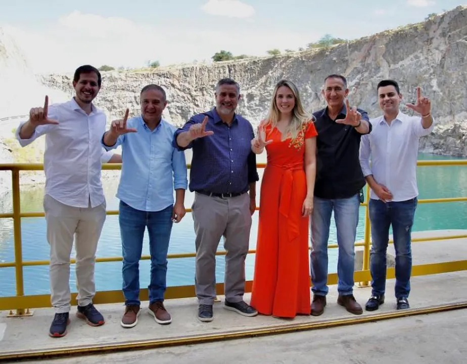 Valdemar Costa Neto pede expulsão de deputado após foto com ministros de Lula