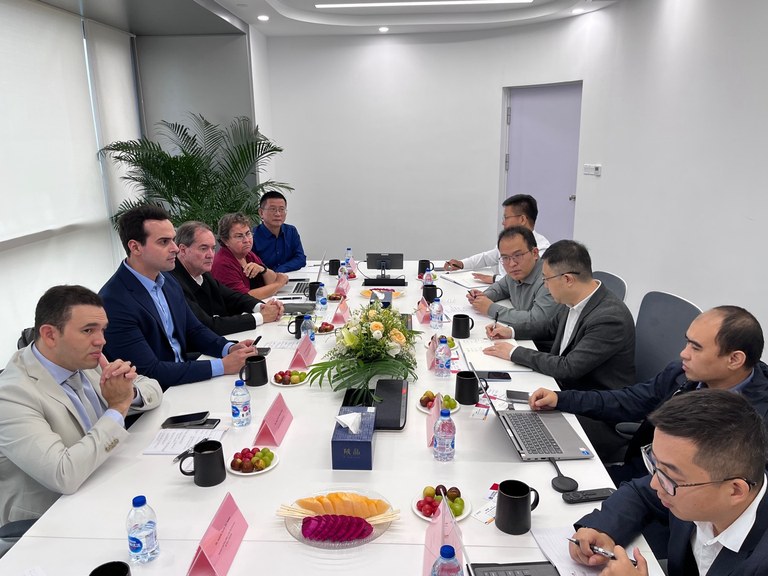 Lucas busca cooperação na China para remédios contra câncer