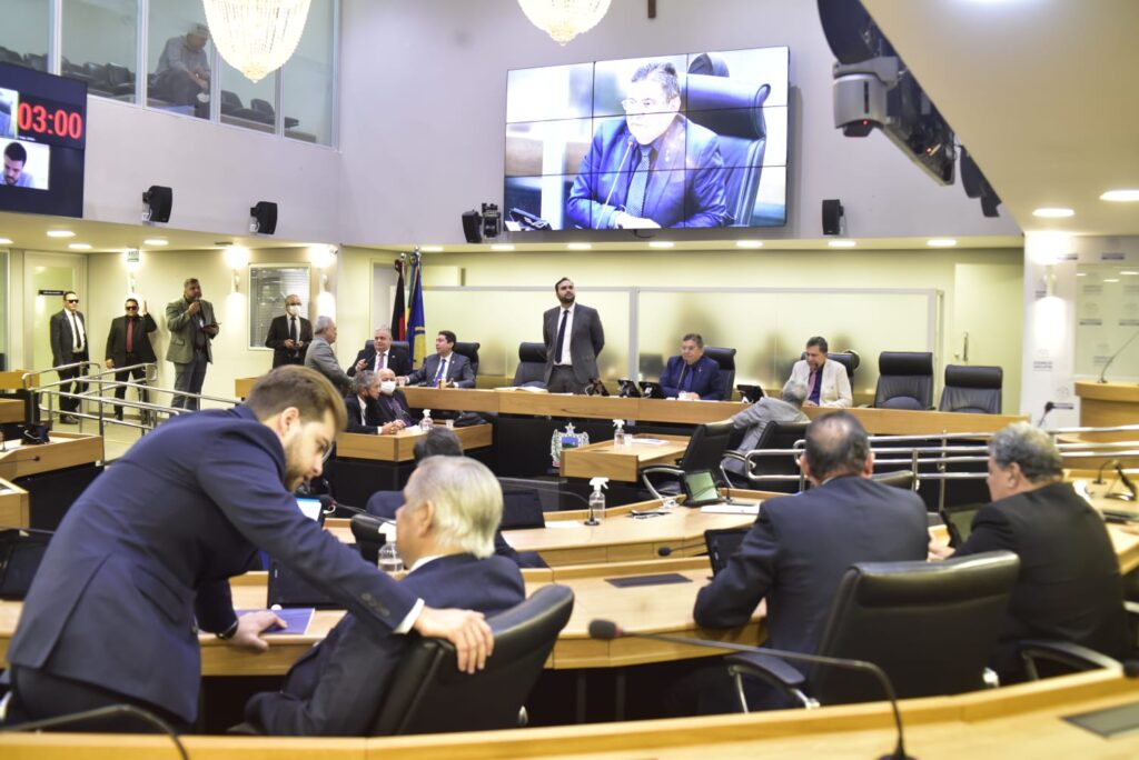 Wallber Virgolino e Adriano Galdino voltam a trocar farpas na Assembleia Legislativa