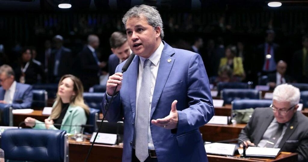 Senador paraibano celebra aprovação do Projeto da Lei Orgânica das PMs e dos Bombeiros