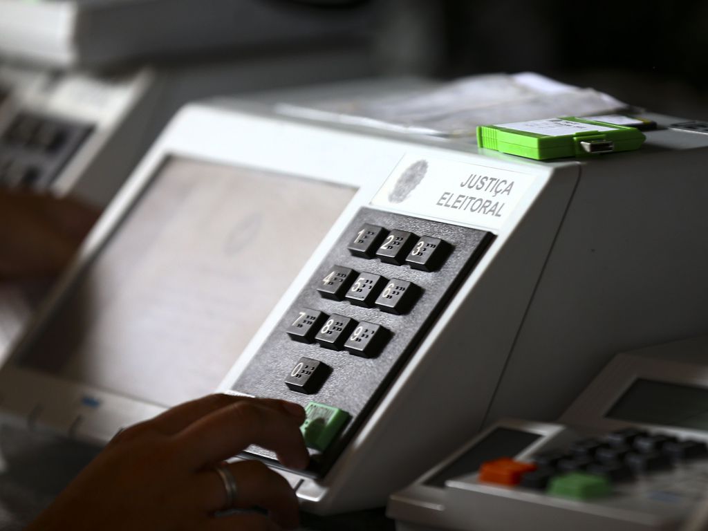 Teste da urna eletrônica termina no TSE com 35 planos de ataque aos sistemas de votação