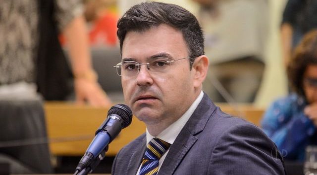 Raniery assumirá vaga na Câmara com ida de Santiago para governo João