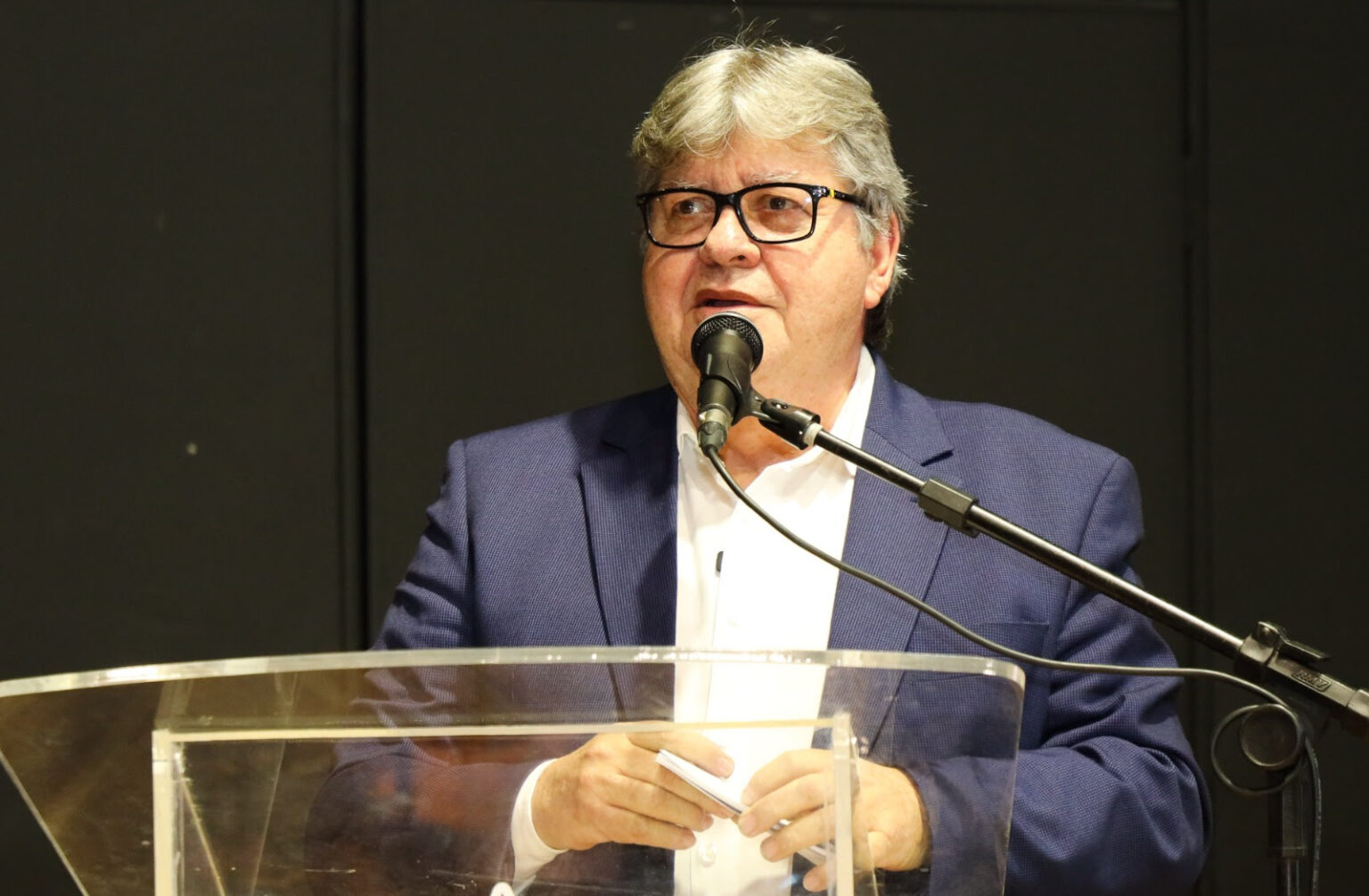 João Azevêdo anuncia concurso com duas mil vagas para professor em 2024