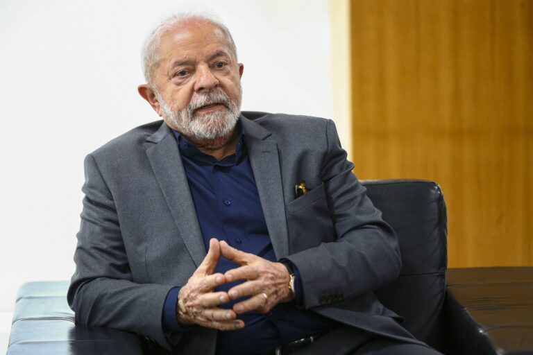 Lula assina hoje projeto de lei para motoristas de aplicativos