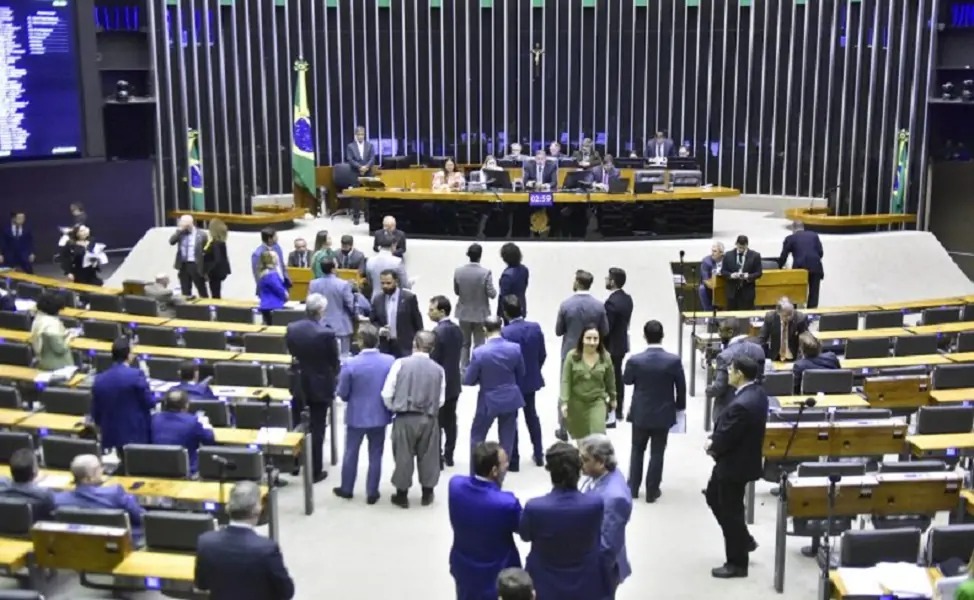 Câmara decide manter prisão preventiva de Chiquinho Brazão; veja o voto de cada deputado paraibano