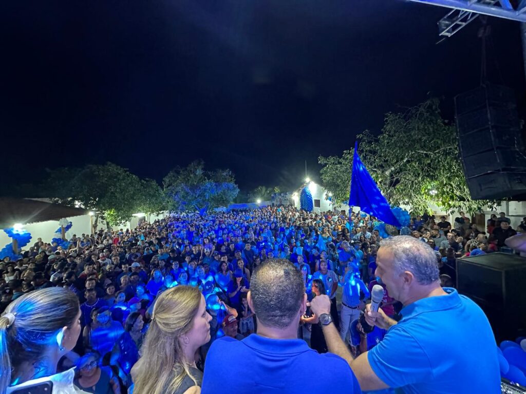 Totó Ribeiro reúne multidão em Curral de Cima para lançamento da pré-candidatura de Paulo Queiróz a prefeito