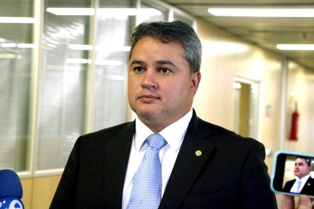 Efraim destaca união das oposições para 2026 e alfineta base de João: “A briga está lá”