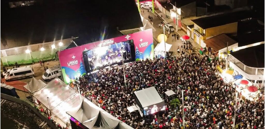 Prefeito de Lagoa de Dentro, Camaf Douglas comemora sucesso da Festa de São Sebastião