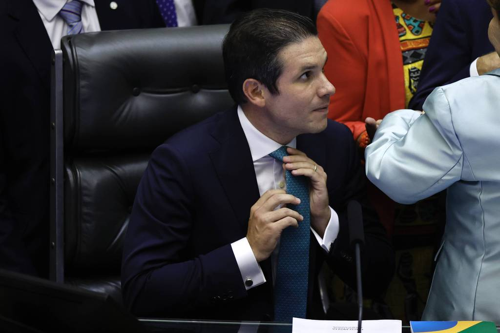 Hugo Motta diz que boné não serve para resolver problemas do país