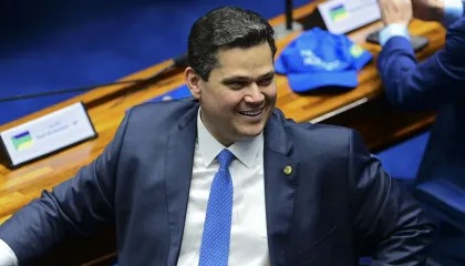 Alcolumbre confirma favoritismo e é eleito presidente do Senado