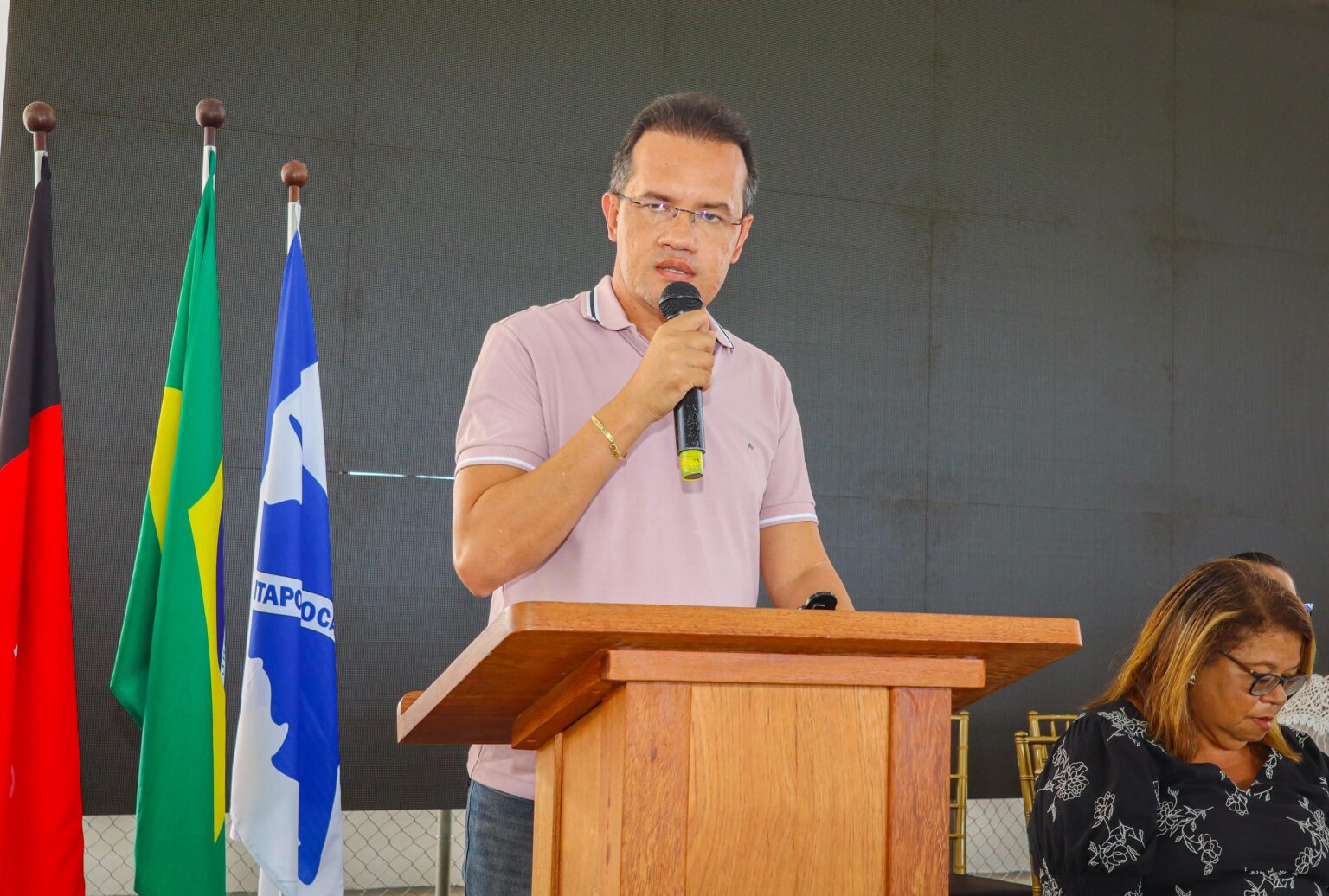 ITAPOROROCA: Na abertura da Jornada Pedagógica, o prefeito Batista Torres anunciou o reajuste salarial de 7% para os professores (acima do estabelecido pelo Governo Federal) e o aumento da Gratificação de Incentivo, que vai para R$ 600,00