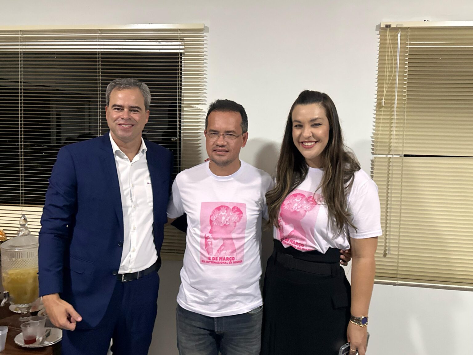 Camila Toscano e George Morais prestigiam Sessão Solene em alusão ao Dia Internacional da Mulher ao lado do prefeito Batista Torres