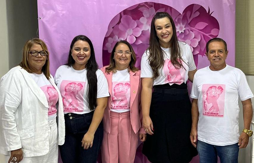 Em Sessão Solene realizada na Câmara de Itapororoca em alusão ao Dia Internacional da Mulher, o presidente Walison Dionísio destacou a importância da mulher para a sociedade