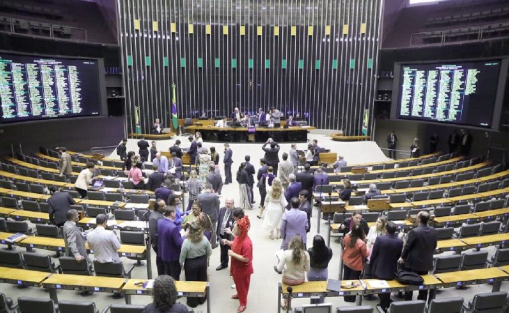 Apenas dois deputados paraibanos votaram contra urgência na Câmara para derrubar decreto do IOF editado pelo governo Lula