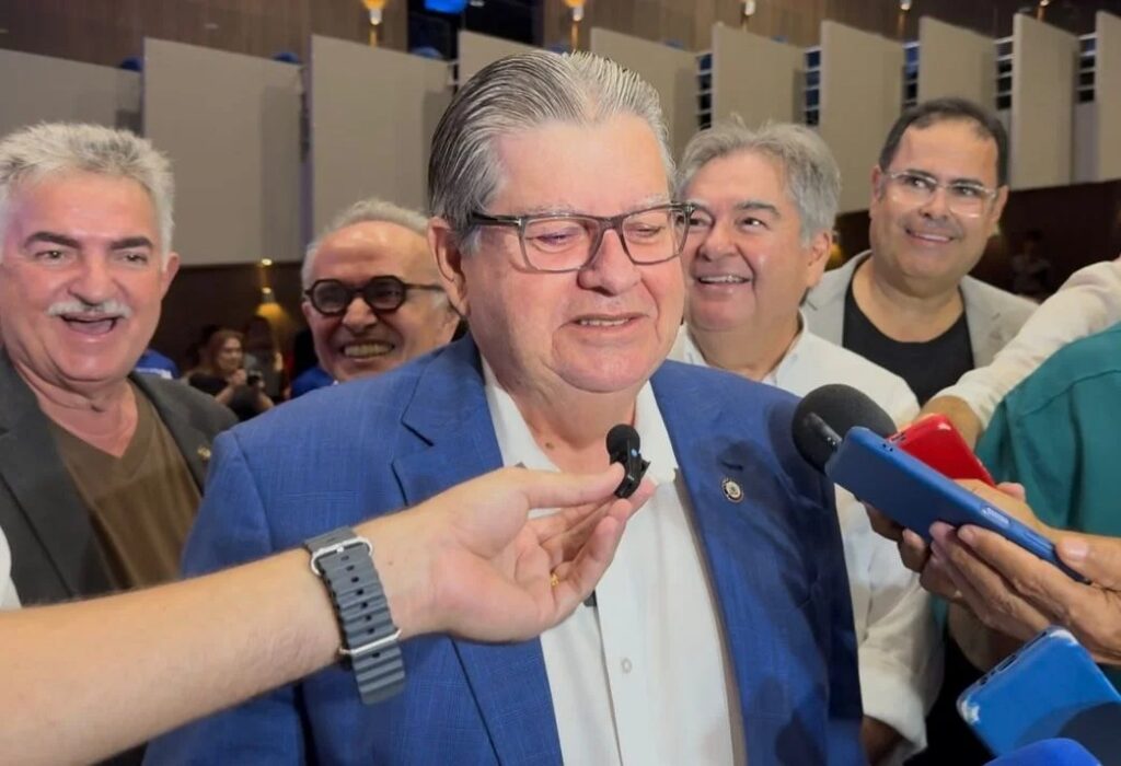 João Azevêdo diz que não tem vaga para Cícero na cabeça, mas garante em outros lugares: “às vezes você joga no meio de campo ou na lateral”