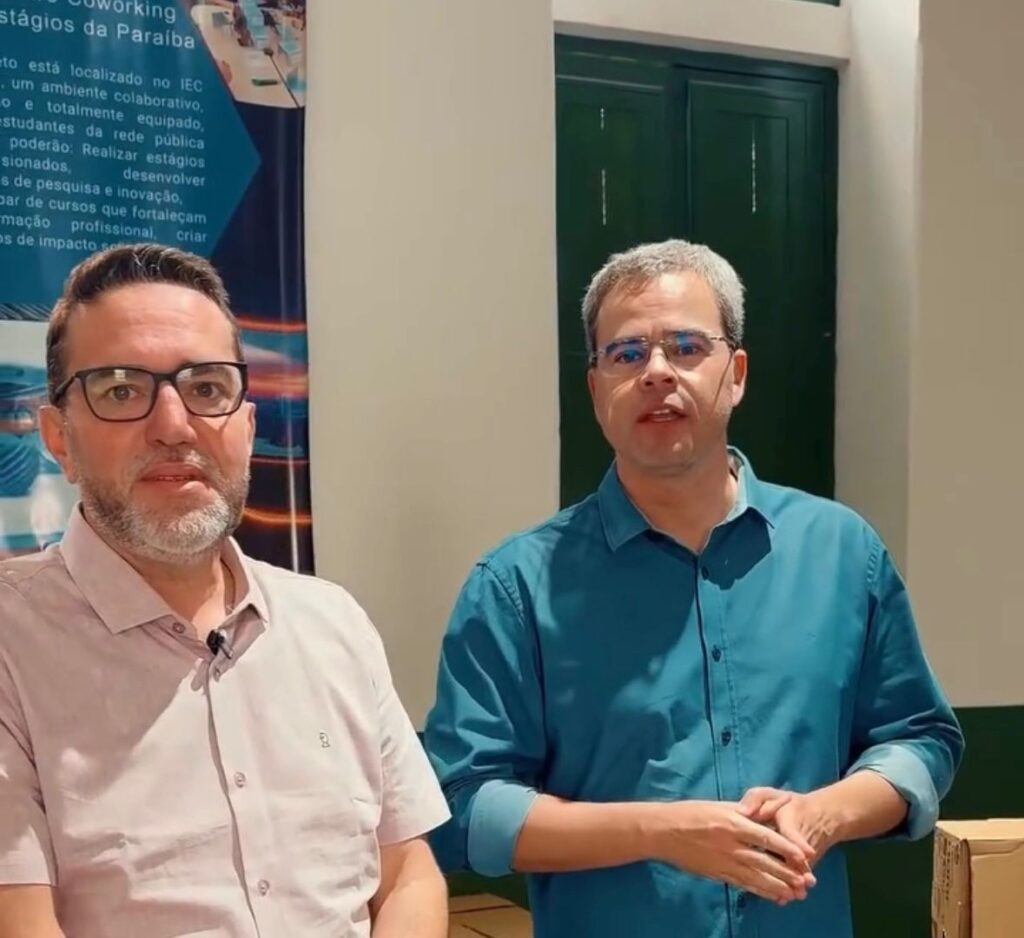 Deputado George Morais entrega computadores para o município de Serra Branca