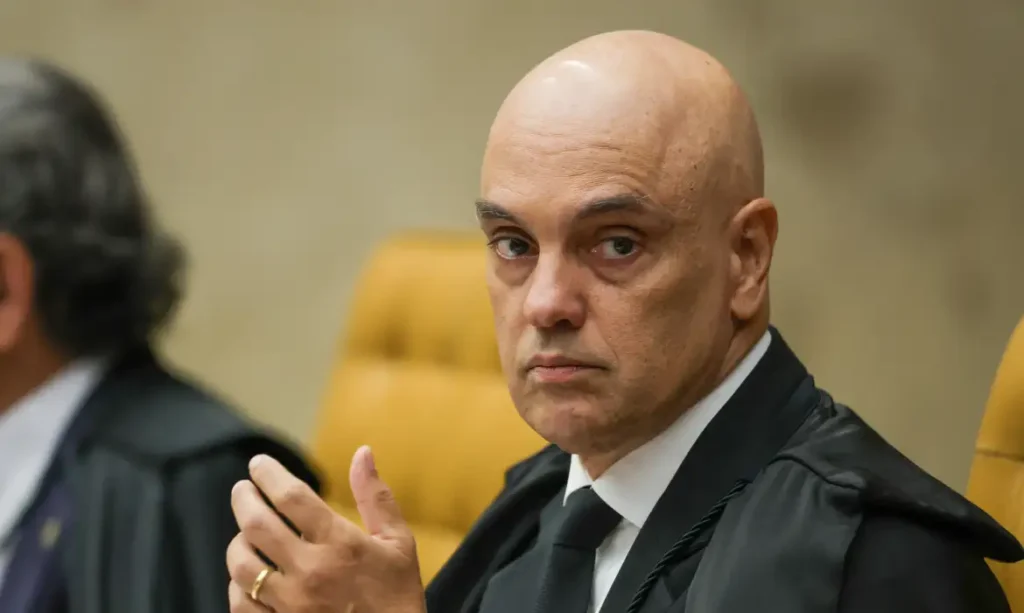 Moraes pede sessão extra para julgamento de Bolsonaro sobre tentativa de golpe