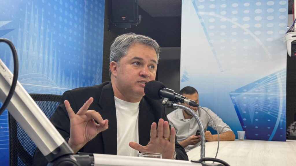 Efraim Filho nega retorno à base governista e diz que candidatura ao governo “cresce” na Paraíba: “estaremos no segundo turno”