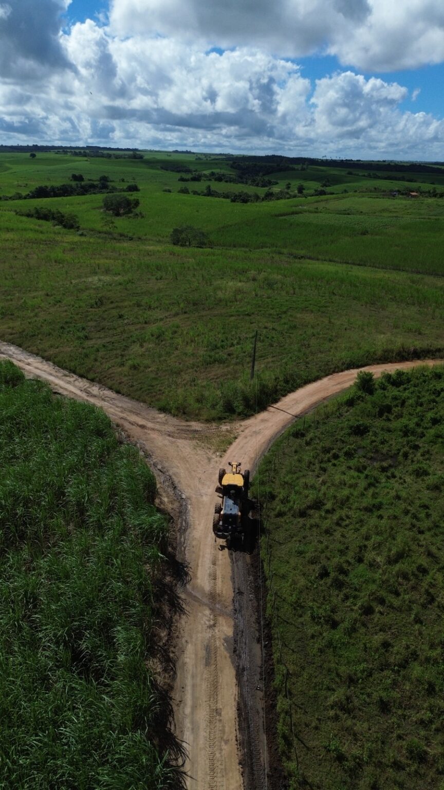 Prefeitura de Itapororoca intensifica melhorias em estradas vicinais e recupera pontos críticos na zona rural